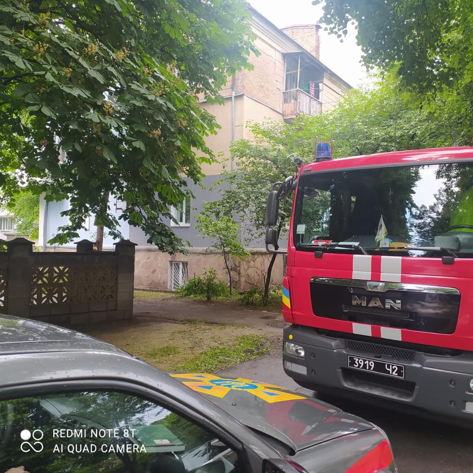 У Рівному рятувальники відкачували воду з приміщення підліткового клубу 1