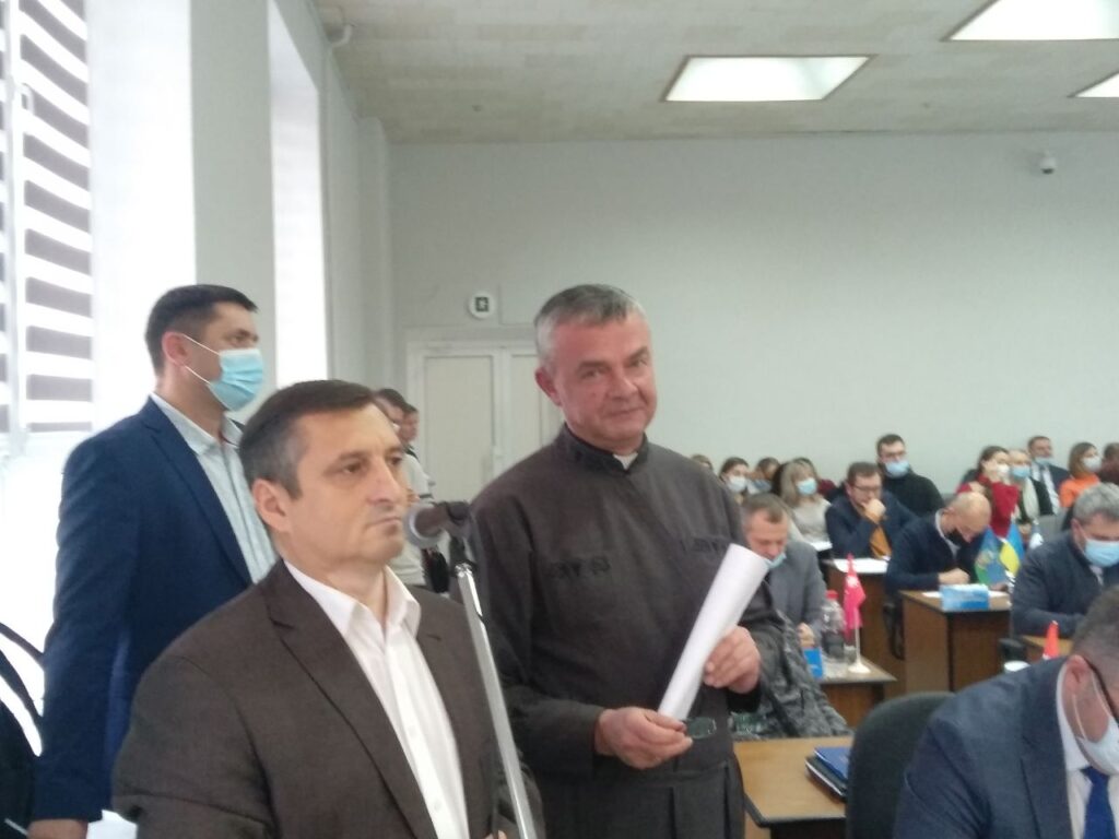 Анатолій Чугуєвець та отець Євген Остапенко