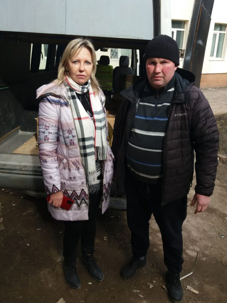 Олександра Коваленко та Сергій Парчук - перед черговою відправкою гуманітарної допомоги