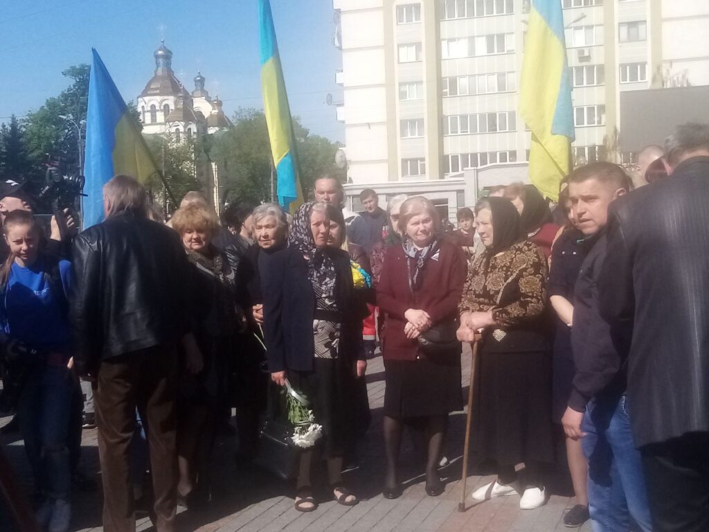 У Рівному попрощалися із захисником Олександром Горисюком, прощання з Героєм, Олександр Горисюк, рівне, рівне майдан Незалежності, рівне у скорботі