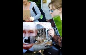 В Берліні українцям заборонили мітинг та плакат з путлером через російську акцію (ВІДЕО)
