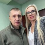 Олег Котенко та Олена Хотенко під час приїзду до центру з питань зниклих безвісти у Рівному