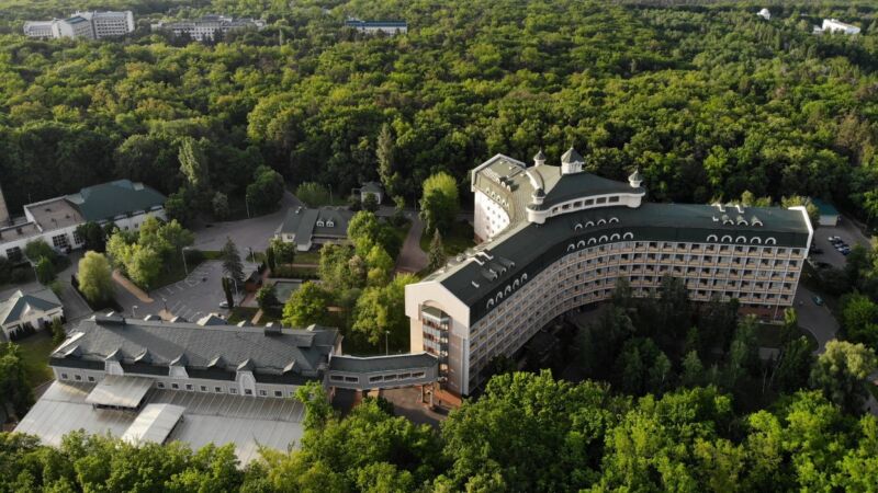 Лікарня Феофанія – 49,07 га парково-впорядкованої території / фото з facebook-акаунта лікарні Лікарня Феофанія – 49,07 га парково-впорядкованої території / фото з facebook-акаунта лікарні
