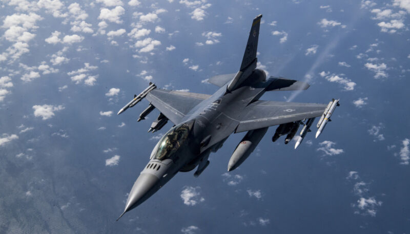 63e657c77c0fa-f-16_1200