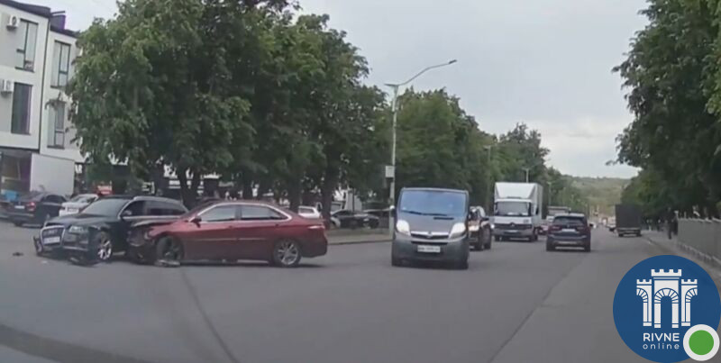 зіткнулися
