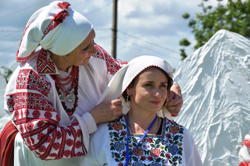 На Рівненщині мистецтво об'єднало громаду: фестиваль зібрав кошти для ЗСУ 2