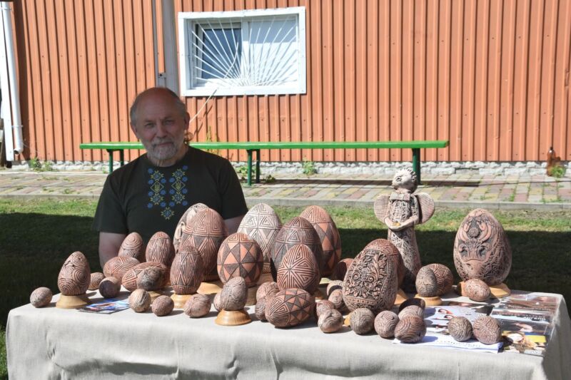 На Рівненщині мистецтво об'єднало громаду: фестиваль зібрав кошти для ЗСУ 3