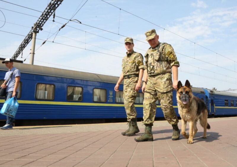 посилює контроль посилює контроль