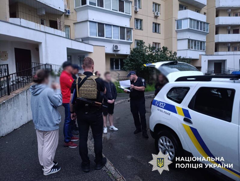 У Києві через зауваження щодо паркування сталася стрілянина: є поранений 1