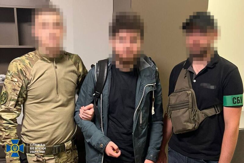 СБУ затримала агента фсб, який шпигував за ППО та Укрзалізницею у Києві затримала агента фсб