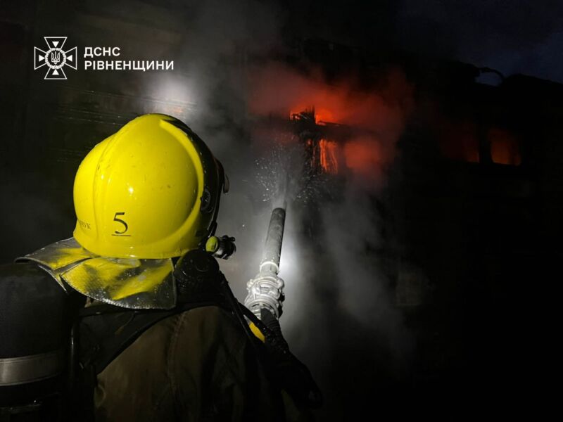 Пожежа на Рівненщині: загорівся електровоз вантажного потяга (ФОТО) 2