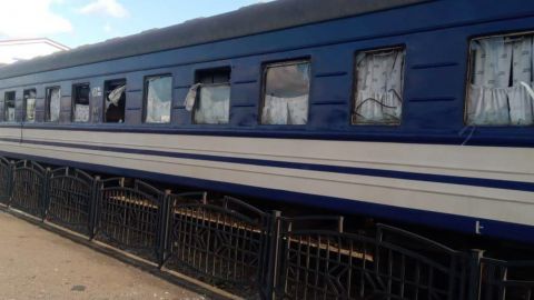 росіяни вдарили по вокзалу в Сумах: пошкоджено поїзд з людьми 1
