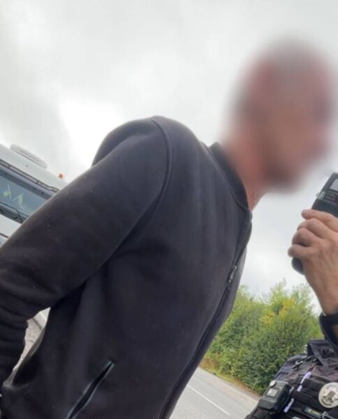 На Рівненщині зупинили водія фури, який не увімкнув покажчик повороту: що виявили ще 1