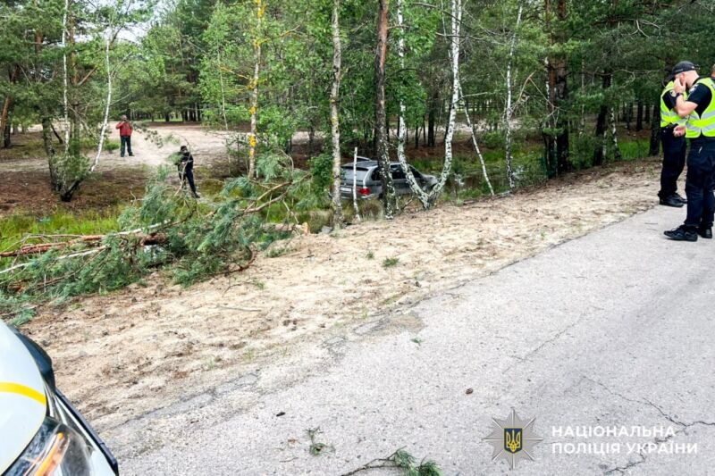 На Рівненщині юнак угнав «BMW» та з'їхав у канаву (ФОТО) 1
