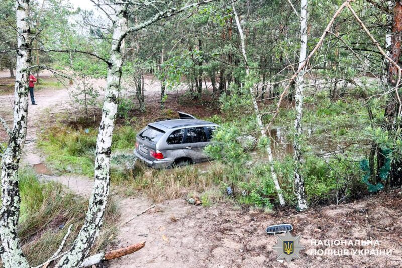На Рівненщині юнак угнав «BMW» та з'їхав у канаву (ФОТО) 2