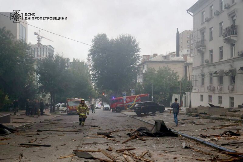 Масований удар по Дніпру: є поранені, жертва та пошкодження 2