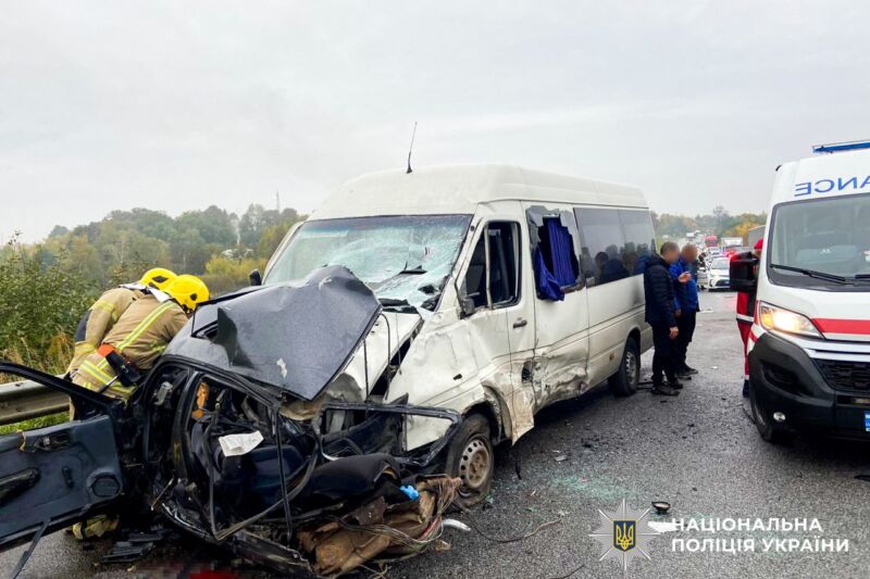 Смертельна ДТП на Рівненщині: працюють поліція та рятувальники (ФОТО) 2