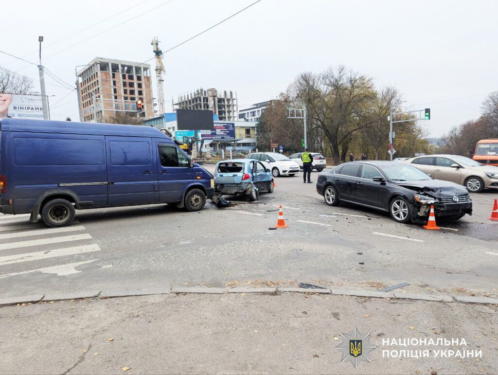 Потрійна ДТП сталася у Рівному: є постраждала (ФОТО) 3