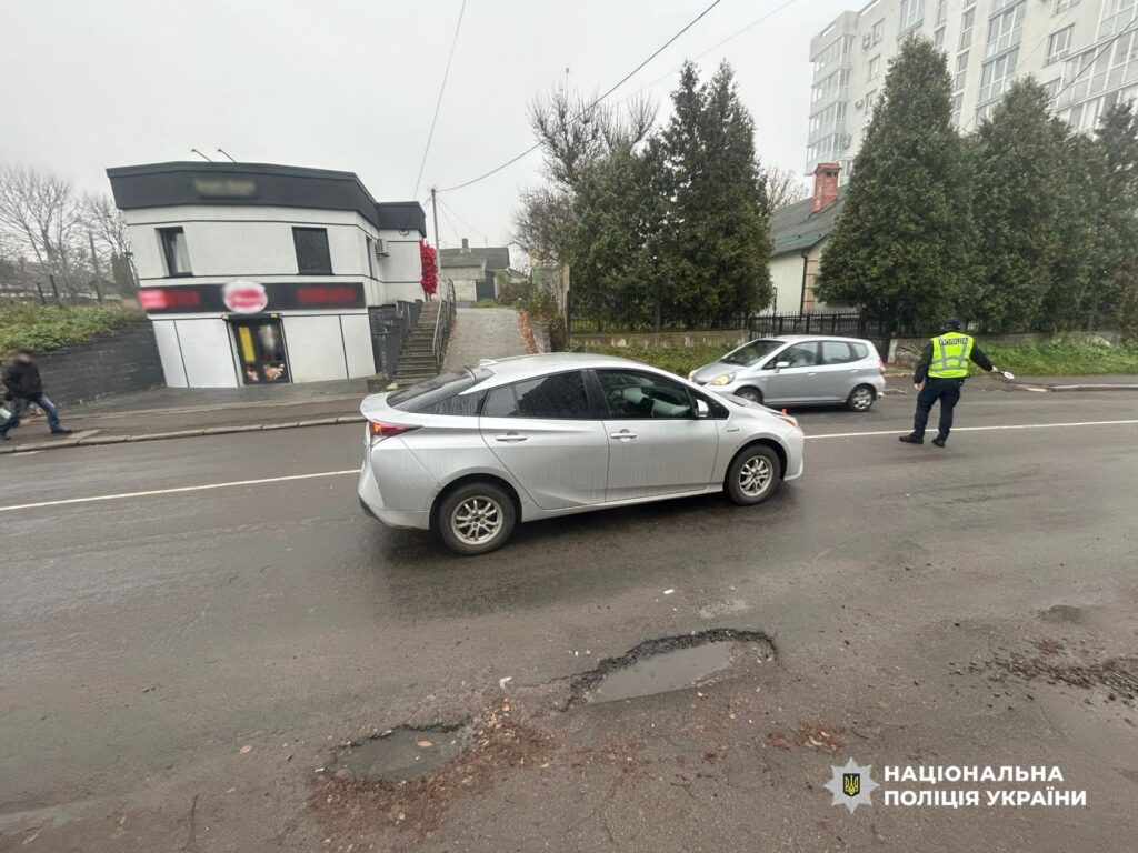 У Рівному водійка збила дитину, яка переходила дорогу на зелене світло 1