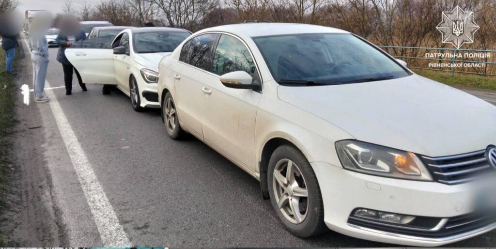 ДТП на Рівненщині: зіткнулися чотири автівки 1