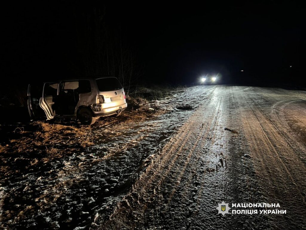 Трагічна аварія сталася на Рівненщині: є загиблий і травмовані (ФОТО) 1