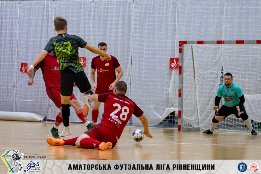 5 тур футзальної ліги Рівненщини: "будівельники" зазнають першої поразки (ФОТО/ВІДЕО) 1