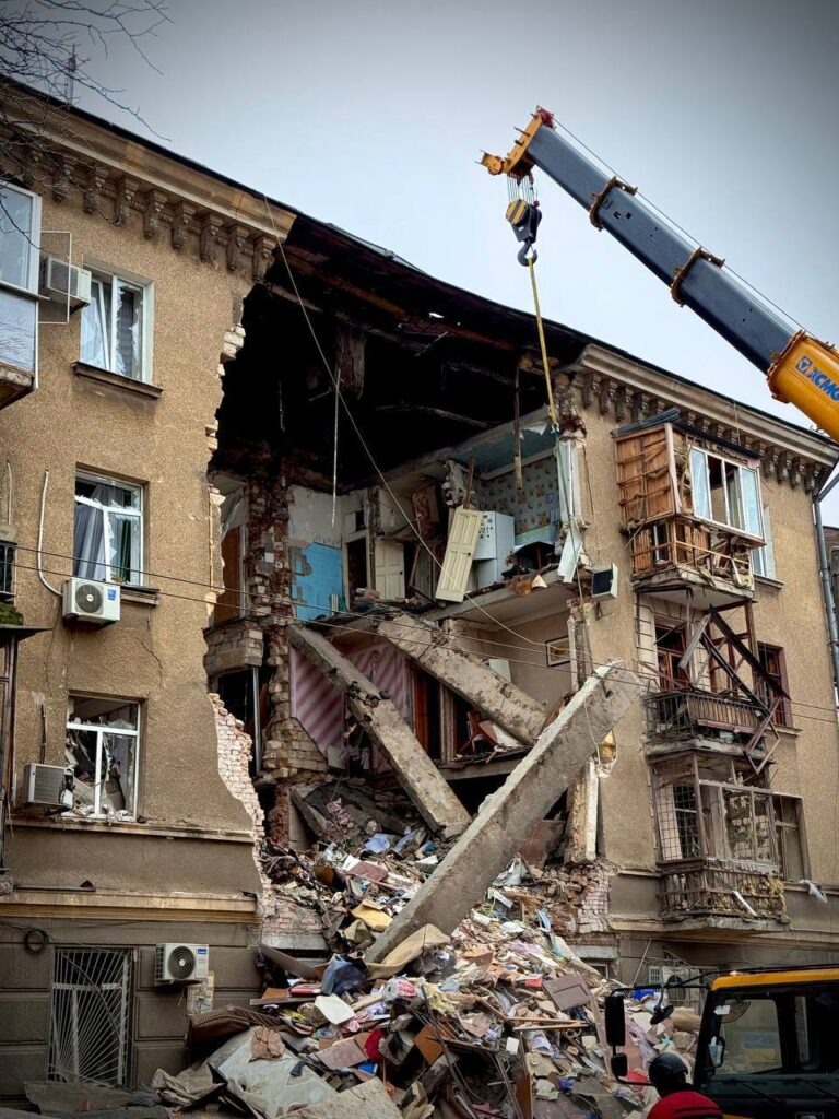 З'явилися фото наслідків атаки рф по Одесі 6