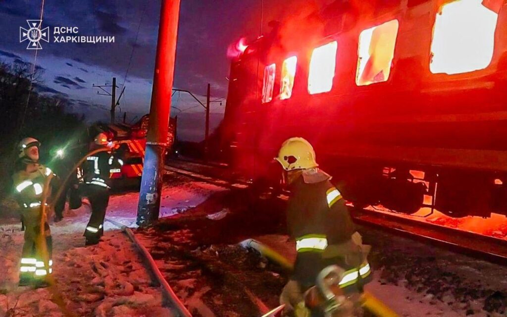 «Шахеди» ударили по пасажирському поїзду із сотнями пасажирів на Харківщині 1