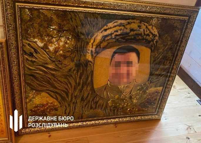 Золотий мільярд Болоховця: як «реформа» знищила лісову галузь України 4 Саме через цю картину Віталій Сухович отримав прізвисько «Жолудь»
