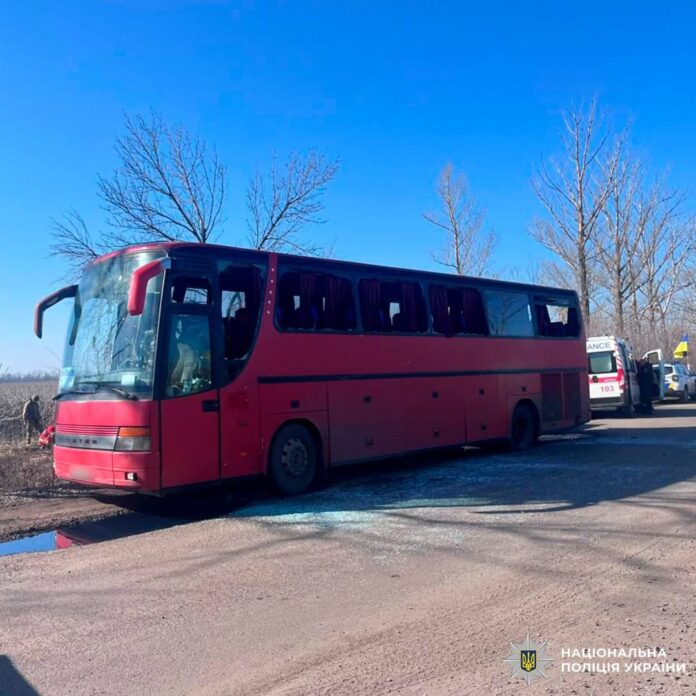 Автобус харківщна поцілили по автобусу