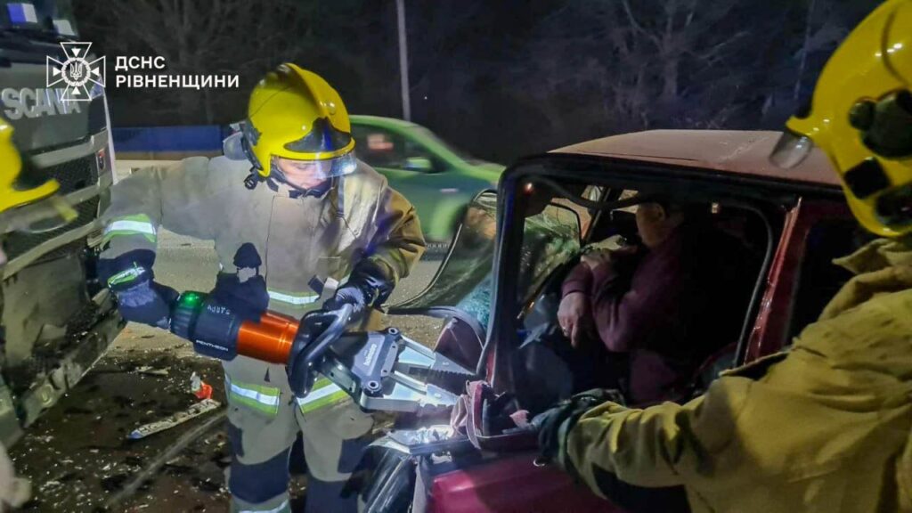 Деблокували водія з авто рівненщина