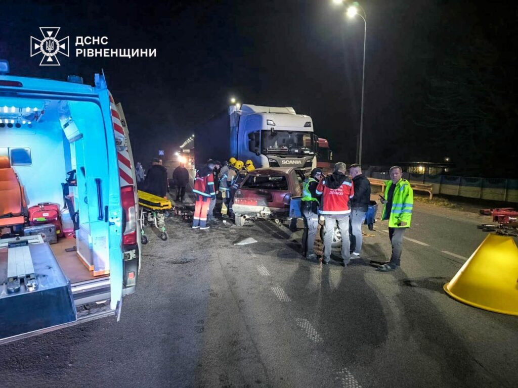 ДТП фура легковик рівненська область