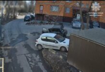 У Рівному водій не поставив авто на ручник і спричинив ДТП у Рівному