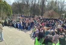 «Екоп’ятниця» у Рівному: сотні людей зібралися у парку Шевченка (ФОТО/ВІДЕО) «Екоп'ятниця» у Рівному