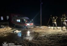 На Сарненщині складні дороги не стали на заваді: рятувальники допомогли «швидкій» На Сарненщині