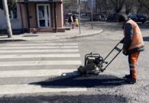 У Рівному триває аварійно-ямковий ремонт доріг: де сьогодні працює техніка аварійно-ямковий ремонт доріг, аварійно-ямковий ремонт доріг рівне