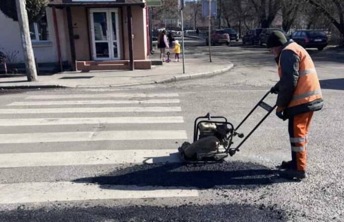 аварійно-ямковий ремонт доріг, аварійно-ямковий ремонт доріг рівне