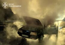 У Здолбунові горів автомобіль на вулиці Шкільній (ФОТО) У Здолбунові горів автомобіль