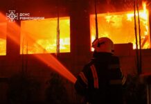Масштабна пожежа у Рівному: 25 рятувальників ліквідували загрозу сусіднім будинкам пожежа у Рівному
