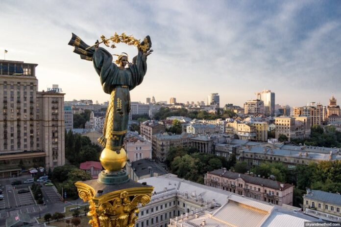 уламки впали в самому центрі столиці