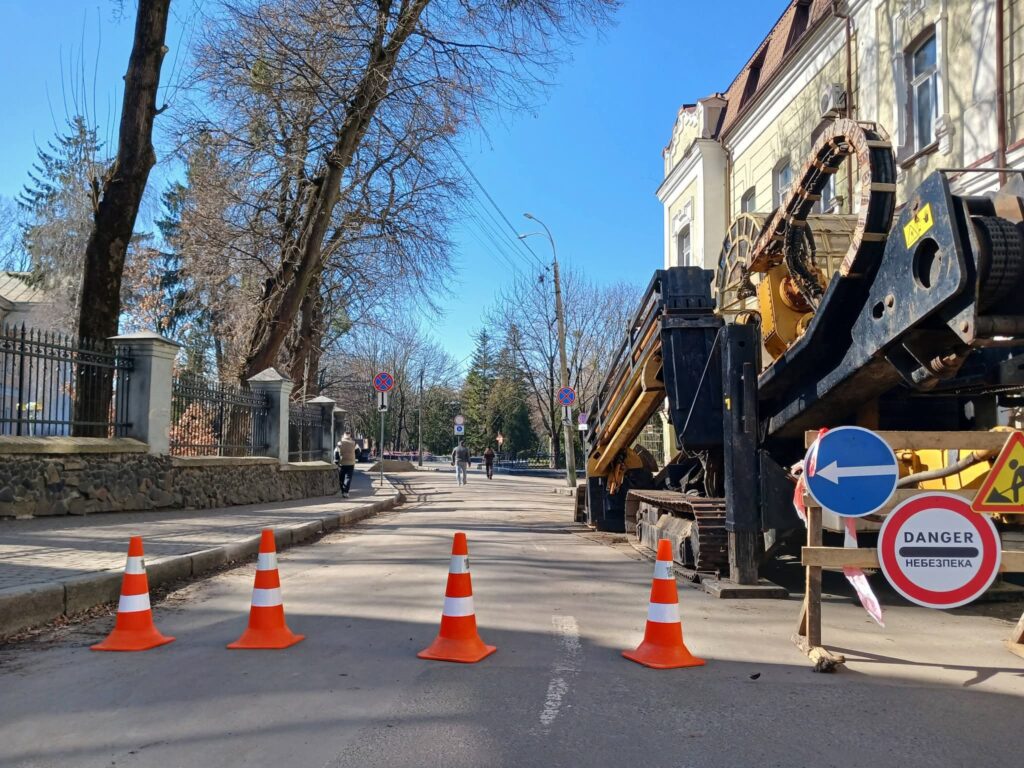 Демонтаж бруківки біля краєзнавчого музею у Рівному: причина (ФОТО) 4