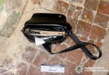 На ринку у Рівному чоловік вкрав сумку у продавчині вкрав сумку