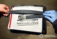 Рівнянин при отриманні посилки на пошті обміняв оригінальну річ на підробку