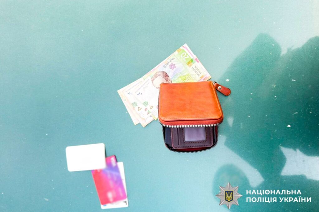 Крадіжка у Млинові: 22-річний чоловік викрав гаманець із грішми та паспортом 1 Поліція Млинова оперативно затримала зловмисника