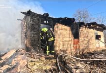 Понад 2 години бійці ДСНС гасили пожежу у Рівненській області: є загиблий Пожежу у Рівненській області