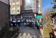 Садочок №16 у Рівному: містяни зібралися, щоб його не закрили (ФОТО/ВІДЕО) Садочок №16 у Рівному