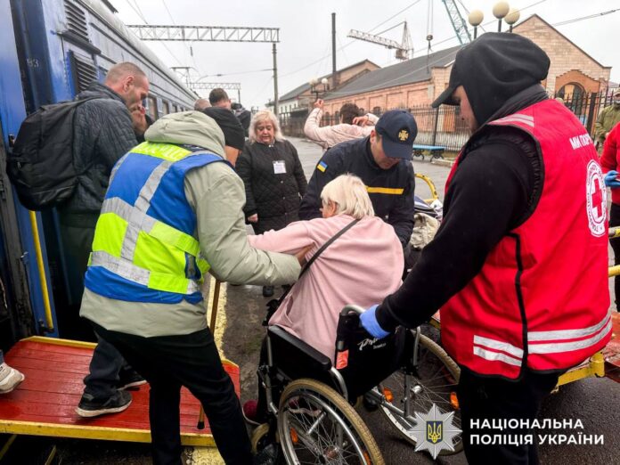 Зустріли евакуаційний поїзд Зустріли евакуаційний поїзд