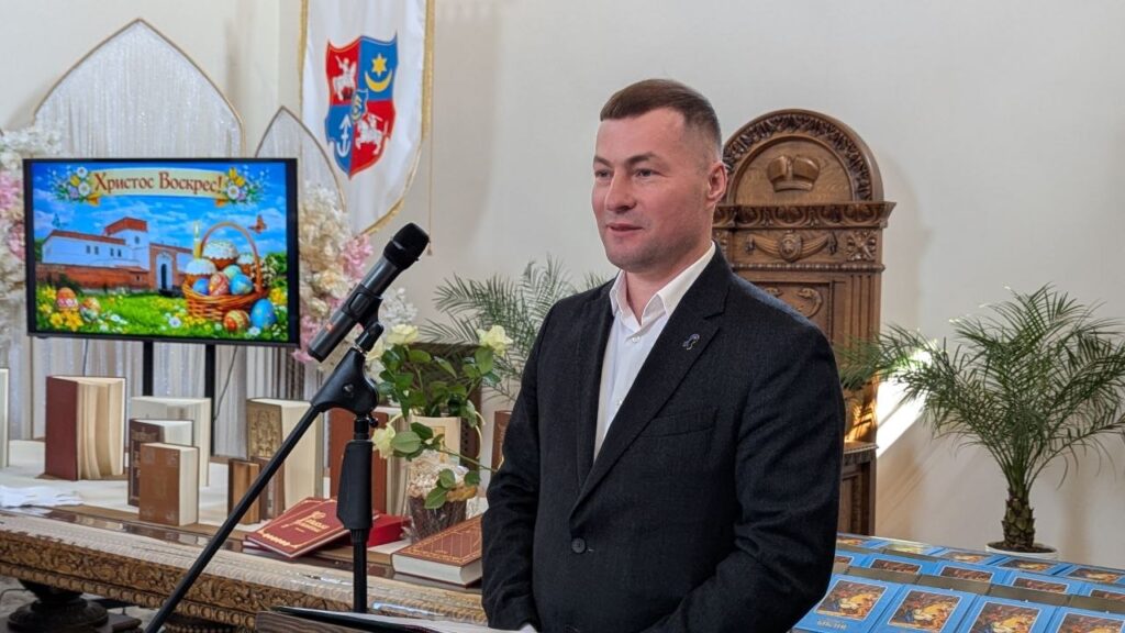 На Рівненщині показали одну з найдавніших книг України, створену у Софії Київській 4 Андрій Карауш