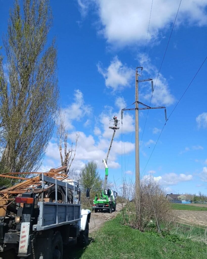 Енергетики ліквідовують наслідки негоди на Рівненщ