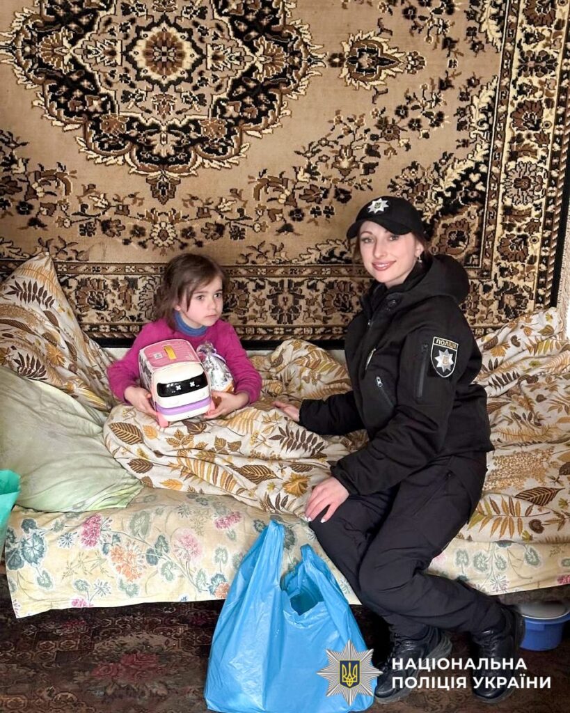 Напередодні Великодня рокитнівські поліцейські відвідали родини, які опинилися у складних життєвих обставинах 1